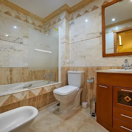 A Luxury Townhouse! Semesterbostad