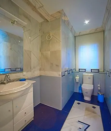 A Luxury Townhouse! Сasa de vacaciones